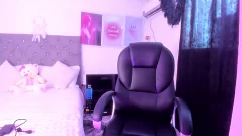          online show from October 15, 7:25 pm