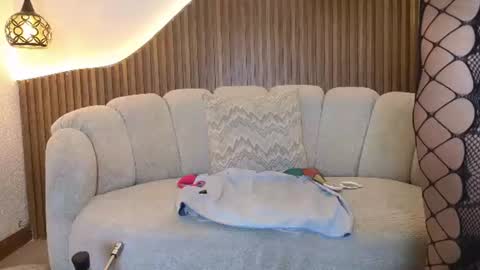 Anell online show from July 10, 7:27 pm