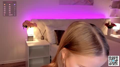 Snapshot of anellyball_ chatting on September 17, 8:05 am Anelly online show from September 17, 8:05 am