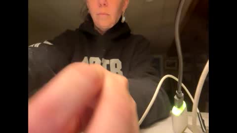 Snapshot of aneoakley chatting on November 5, 8:47 am aneoakley online show from November 5, 8:47 am