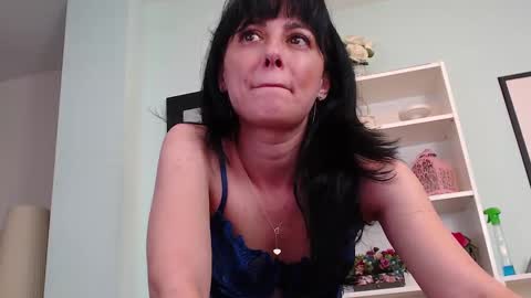 Snapshot of aneshereforu chatting on February 13, 2:01 am Anes online show from February 13, 2:01 am