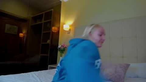 Snapshot of anet_dream chatting on December 2, 7:09 pm Anet Dream online show from December 2, 7:09 pm