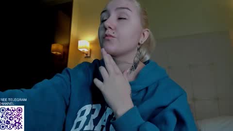 Snapshot of anet_dream chatting on December 4, 6:27 pm Anet Dream online show from December 4, 6:27 pm