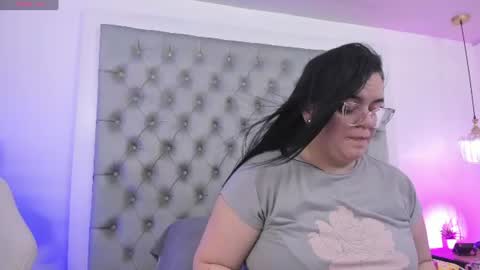 Snapshot of anette_cooper chatting on June 8, 4:02 am anette_cooper online show from June 8, 4:02 am