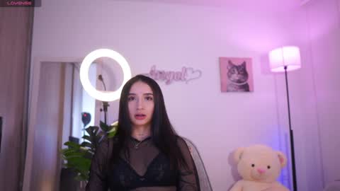 Snapshot of angeeel_ chatting on September 30, 5:12 am Angel online show from September 30, 5:12 am