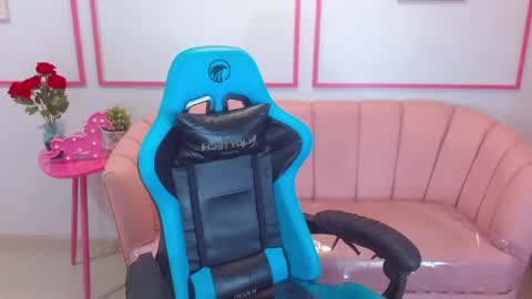 angel09 a online show from February 21, 10:39 am