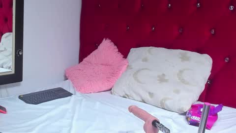 Snapshot of angel_0802 chatting on October 18, 1:19 am ANGELA online show from October 18, 1:19 am