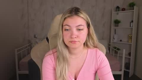 Snapshot of angel__grace chatting on May 25, 12:05 am Grace online show from May 25, 12:05 am