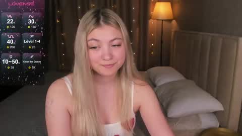 Snapshot of angel__grace chatting on June 5, 6:52 am Grace online show from June 5, 6:52 am