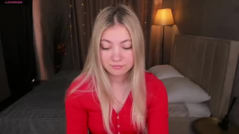Snapshot of angel__grace chatting on June 10, 12:11 am Grace online show from June 10, 12:11 am