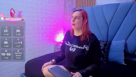 Snapshot of angel__red_ chatting on November 17, 1:00 am angel__red_ online show from November 17, 1:00 am