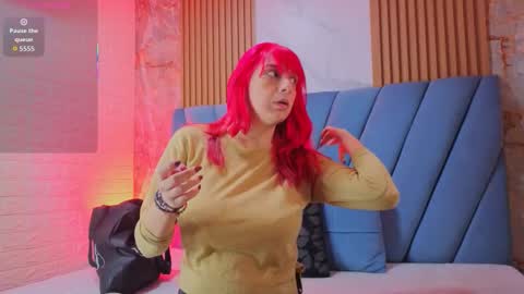 Snapshot of angel__red_ chatting on November 23, 3:06 am angel__red_ online show from November 23, 3:06 am