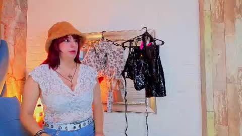 Snapshot of angel__red_ chatting on June 10, 4:01 am angel__red_ online show from June 10, 4:01 am