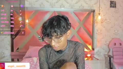 Snapshot of angel__sweet18 chatting on December 11, 12:33 am online show from December 11, 12:33 am