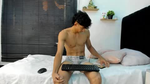 Snapshot of angel_boy0 chatting on May 30, 8:50 pm angel_boy0 online show from May 30, 8:50 pm