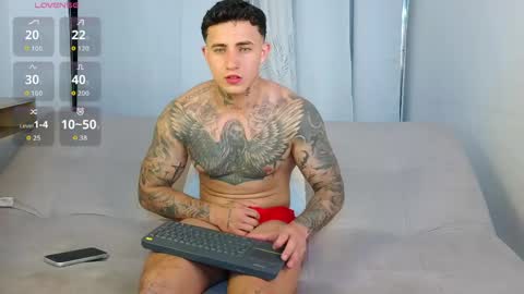 Snapshot of angel_boy01 chatting on May 30, 1:03 am angel_boy01 online show from May 30, 1:03 am