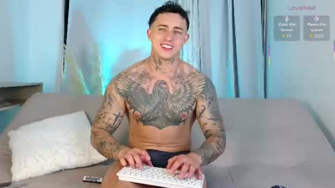 Snapshot of angel_boy01 chatting on June 11, 1:38 am angel_boy01 online show from June 11, 1:38 am