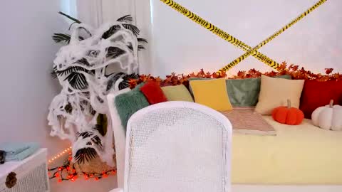 Snapshot of angel_claire chatting on October 31, 9:16 pm Claire - be back soon online show from October 31, 9:16 pm