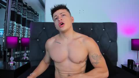 Snapshot of angel_cuervo chatting on December 15, 12:42 pm Angel Cuervo online show from December 15, 12:42 pm