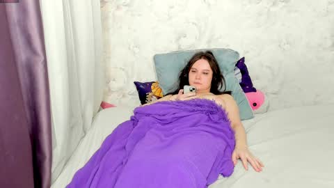 Snapshot of angel_doll585 chatting on February 22, 12:38 am Fallen Angel online show from February 22, 12:38 am