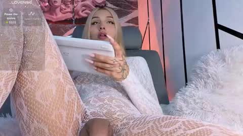 Snapshot of angel_dragun chatting on June 4, 6:52 am Angel-dragun online show from June 4, 6:52 am