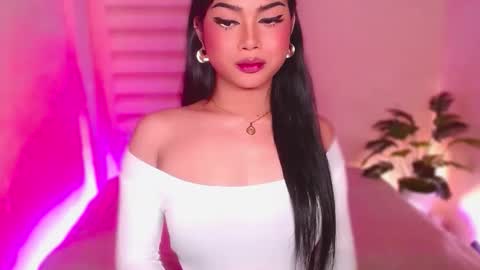 Snapshot of angel_eloaxx chatting on May 13, 7:33 pm Angel online show from May 13, 7:33 pm