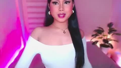Snapshot of angel_eloaxx chatting on May 14, 10:38 pm Angel online show from May 14, 10:38 pm