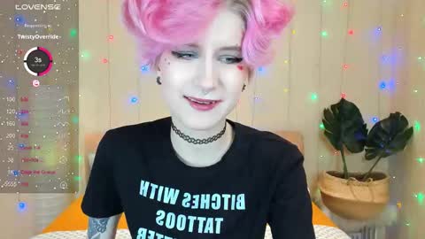 Snapshot of angel_julles chatting on February 23, 1:25 am Angel Dust online show from February 23, 1:25 am