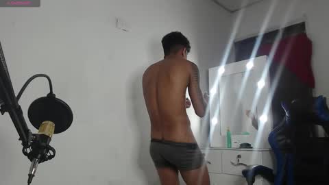 Snapshot of angel_latinguy chatting on October 18, 9:26 pm Angel online show from October 18, 9:26 pm