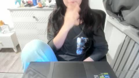 angel_lee__ online show from January 2, 1:19 pm