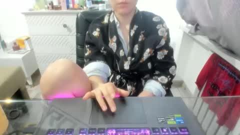 angel_lee__ online show from January 16, 6:35 am