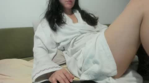 angel_lee__ online show from May 6, 12:43 pm