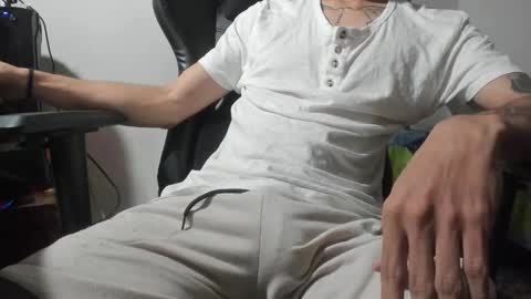 Snapshot of angel_straight chatting on November 12, 5:46 pm angel_straight online show from November 12, 5:46 pm