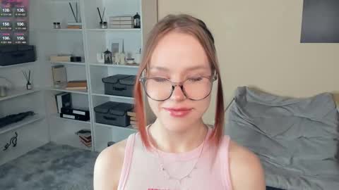 Snapshot of angel_to_burn chatting on March 3, 7:36 am SofiaSofi online show from March 3, 7:36 am