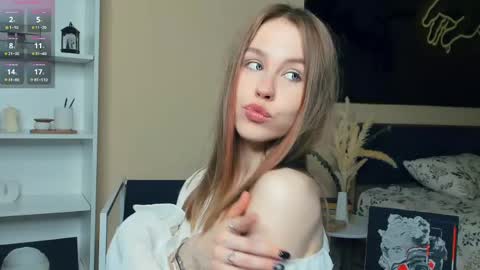 Snapshot of angel_to_burn chatting on May 13, 7:28 am SofiaSofi online show from May 13, 7:28 am
