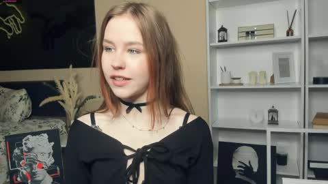 Snapshot of angel_to_burn chatting on May 16, 8:11 am SofiaSofi online show from May 16, 8:11 am