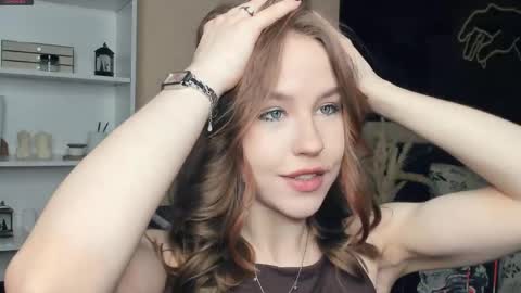 Snapshot of angel_to_burn chatting on May 17, 7:17 am SofiaSofi online show from May 17, 7:17 am