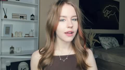 Snapshot of angel_to_burn chatting on May 18, 7:25 am SofiaSofi online show from May 18, 7:25 am