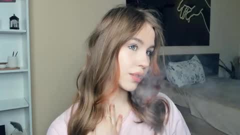 Snapshot of angel_to_burn chatting on May 23, 7:24 am SofiaSofi online show from May 23, 7:24 am