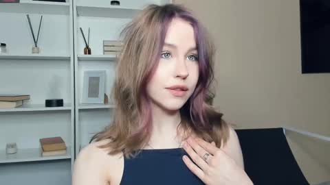 Snapshot of angel_to_burn chatting on May 28, 7:49 am SofiaSofi online show from May 28, 7:49 am