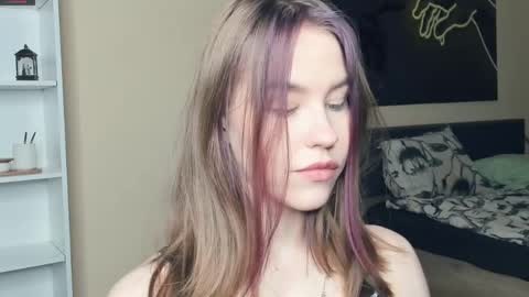 Snapshot of angel_to_burn chatting on May 29, 7:28 am SofiaSofi online show from May 29, 7:28 am