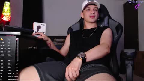 Snapshot of angel_twink69 chatting on February 1, 3:16 am Angel Twink online show from February 1, 3:16 am