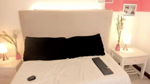 angel_velvet_ online show from September 20, 1:01 pm