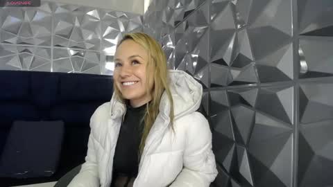 Snapshot of angel_white25 chatting on May 29, 12:03 pm Angel online show from May 29, 12:03 pm