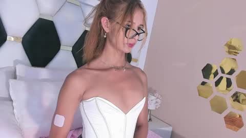 Snapshot of angela_garciaa chatting on May 15, 8:05 pm angela_garciaa online show from May 15, 8:05 pm