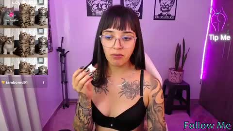 Snapshot of angela_lauren chatting on February 25, 3:42 am Angela online show from February 25, 3:42 am