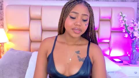 Angela Roberts online show from March 1, 7:27 pm