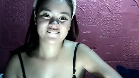 Snapshot of angela_rose12345 chatting on June 22, 10:12 am angela_rose12345 online show from June 22, 10:12 am