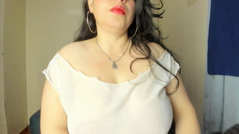 Snapshot of angela_suaza chatting on November 27, 2:13 am Angela online show from November 27, 2:13 am