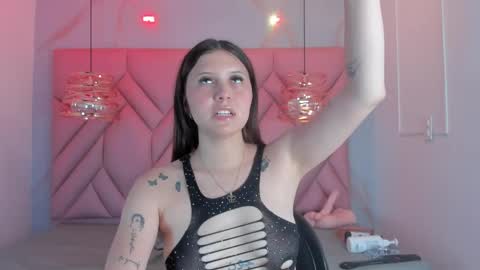 Snapshot of angelaa_cute chatting on May 16, 5:56 pm ANGELA online show from May 16, 5:56 pm